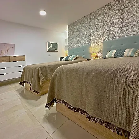 Cristianos Piscina Y Terraza