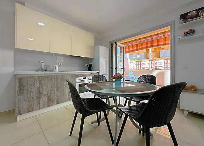 Cristianos Piscina Y Terraza * Los Cristianos