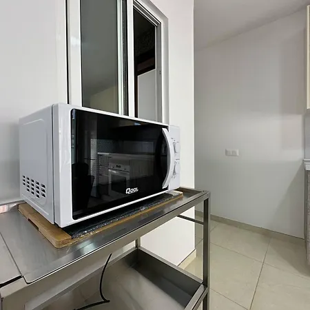 Cristianos Piscina Y Terraza * לוס כריסטיאנוס