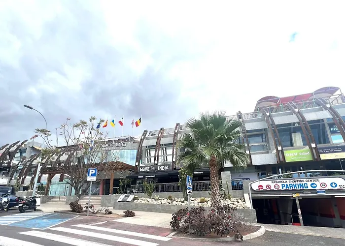 Cristianos Piscina Y Terraza 公寓